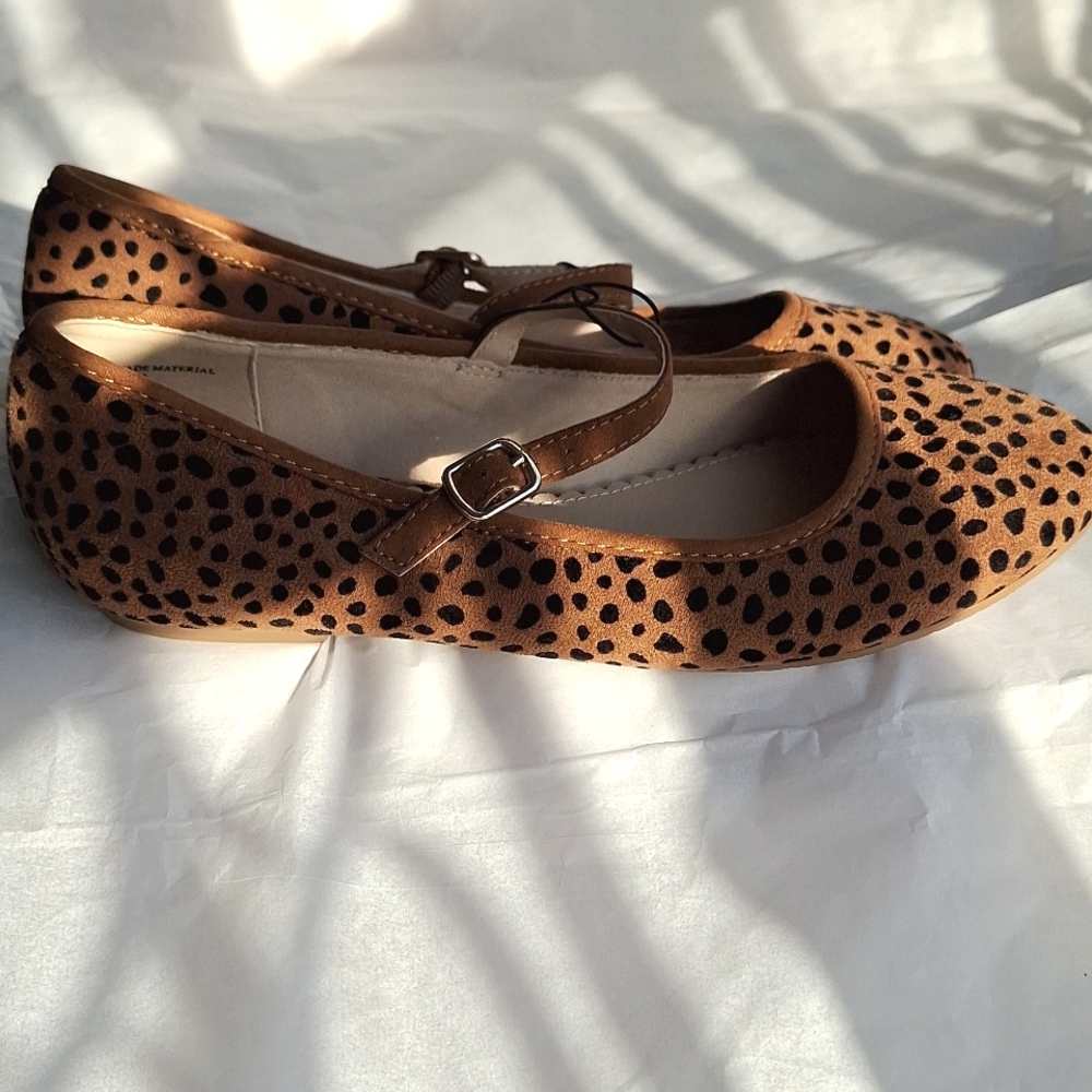 Isaac Mizrahi Flats - Picture 7 of 12